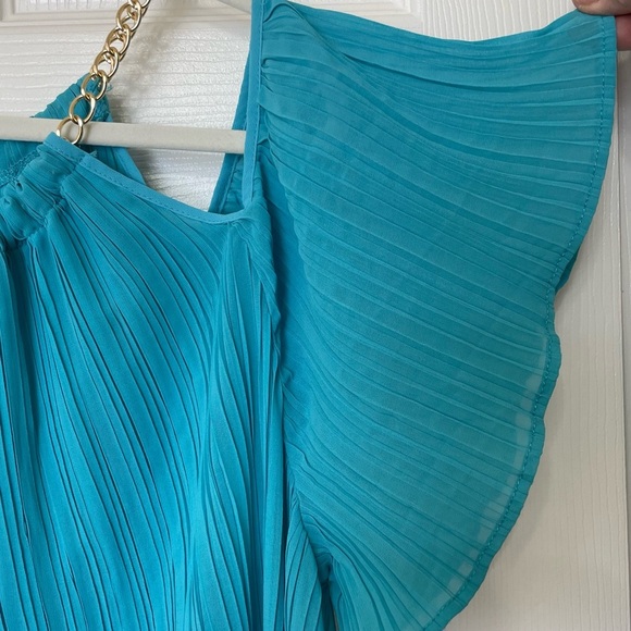 Pink & Lime Women’s Size 3X Cold Shoulder pleated Blue fabric with Gold chain - Picture 5 of 9